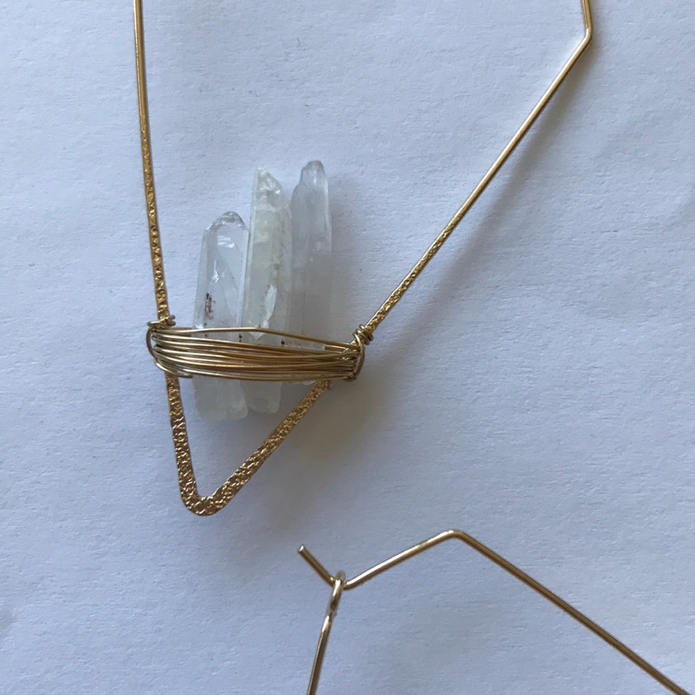 Raw crystal quartz hoop earrings - Picture 2 of 3